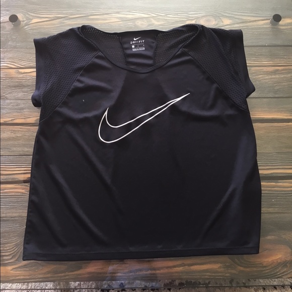 Nike Tops - Nike crop top